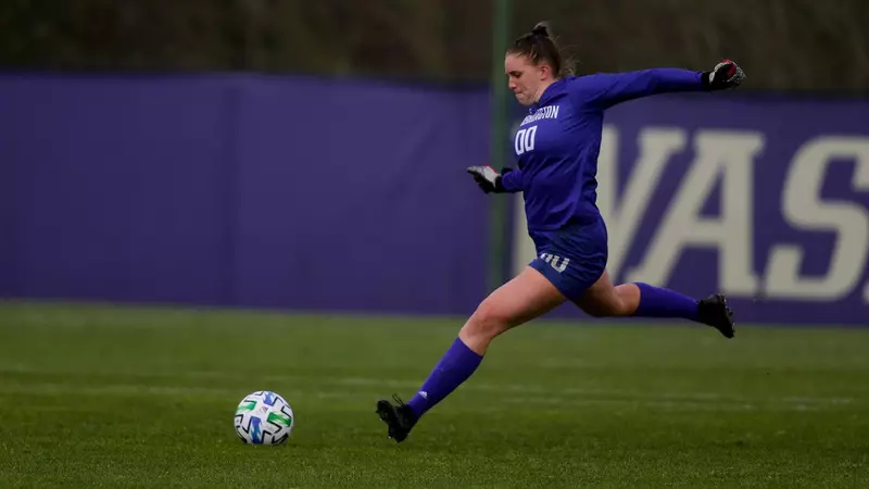 杜兰特在比赛中意外受伤，提前离场，太阳队陷入困境.